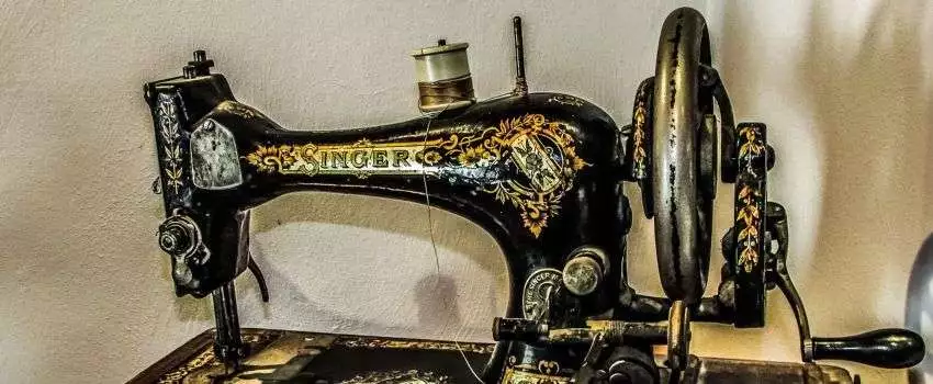 How to fix a smelly sewing machine